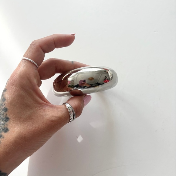 Noir NYC oversized silver or gold cuff bangle - Picture 3 of 7